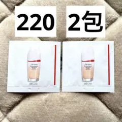 【匿名配送】SHISEIDO　エッセンススキングロウファンデーション　220