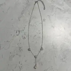 ハート型装飾とパールのネックレス