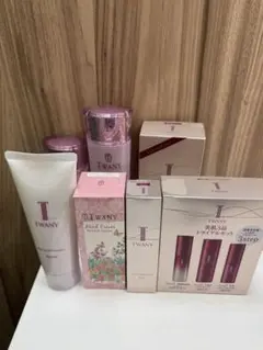 未開封TWANY トライアルセット 　などトワニー美容品まとめのサムネイル