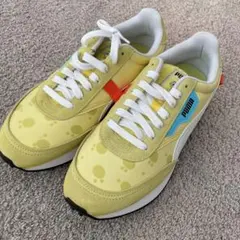 PUMA スポンジボブコラボスニーカー