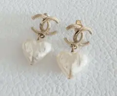Chanel ハート型パール風ピアス