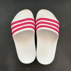 adidas キッズスサンダル ホワイト/ピンク