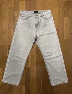 ライトグレー ストレートデニムパンツ