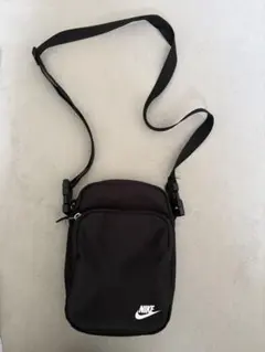 Nike ヘリテージ　クロスボディバッグ