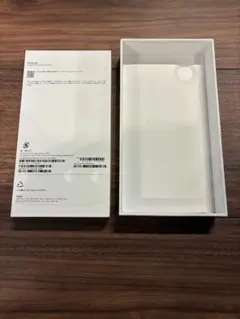 iPhone16e 空箱 + USB-C to Lightningケーブル