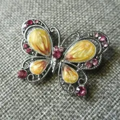 ブローチ　蝶
