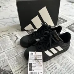 adidas ブラック/ホワイト スニーカー23.5㎝