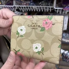 COACH 花柄 二つ折り財布 ベージュ