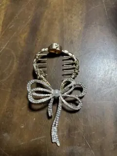 リボンモチーフ ヘアクリップ ゴールド