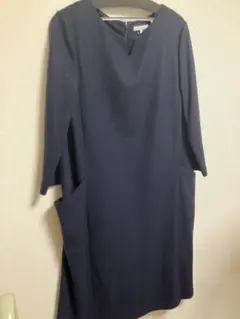 【UNTITLED大きいサイズ】紺色ワンピース