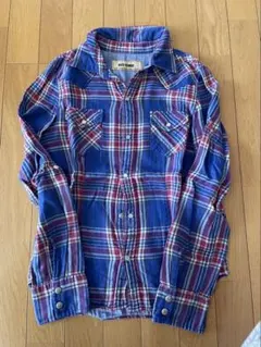 チェックシャツ