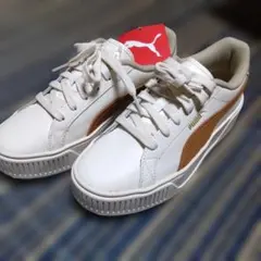 目黒蓮 PUMA厚底スニーカー 22.5cm ホワイト/ブラウン