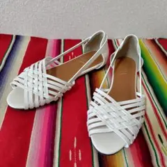 超美品 Vivian ホワイト編み込みサンダル