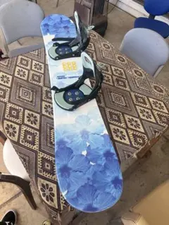 COSMIC SURF スノーボード 青い花柄