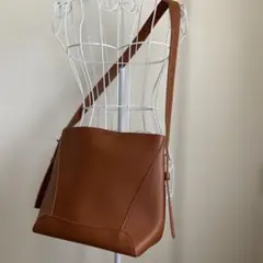 茶色ショルダーバッグ