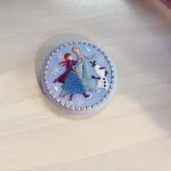 ディズニー　刺繍缶バッジ　アナ雪