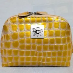 光沢本革★COCCO FIORE イエロークロコダイル風 コスメポーチ　送料込みのサムネイル