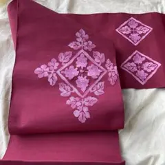 綴れ　名古屋帯　未仕立て　臙脂色系　相良刺繍？