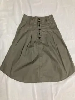 綺麗な形のフレアスカート カーキ色♪のサムネイル
