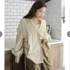 新品♡ Ungrid サイドギャザーシャーリングデザインシャツ