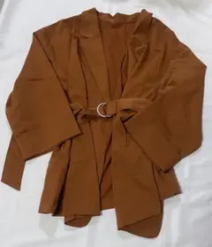 ベルト付き長袖シャツ