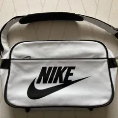 NIKE エナメルバッグ