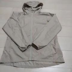 ナイロン　パーカー　ポケッタブル　ベージュ