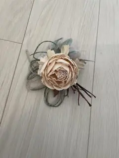 花のブローチ コサージュ 手のひらサイズ