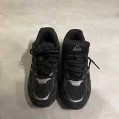 adidas スニーカー ブラック