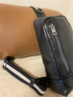 【超美品：ほぼ新品】バリーボディバック