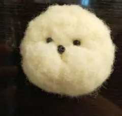 羊毛フェルト アイボリー　ドッグ 約5cm　マグネット　訳あり