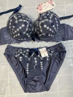 A75M 小花柄刺繍×レースのブラ＆ショーツセット　ブルー