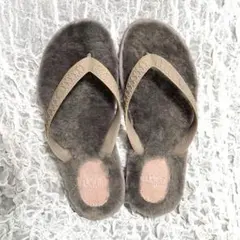 UGG ファーサンダル ビーチサンダル グレー - メルカリ