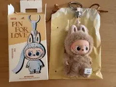 B bラブブ THE MONSTERS PIN FOR LOVE アルファベット