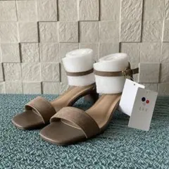 新品未使用　ベージュ　ブラウン　ストラップサンダル ヒール4cm Ｓサイズ