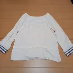 長袖ブラウスのサムネイル