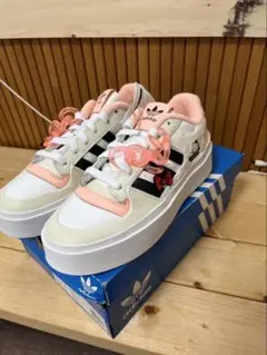 adidas ハローキティ フォーラム ボネガ W 23.0