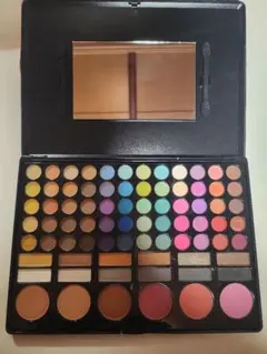 60色アイシャドウ 12色アイライナー 6色チーク パレット