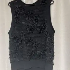 黒の花柄刺繍 ノースリーブ ベスト