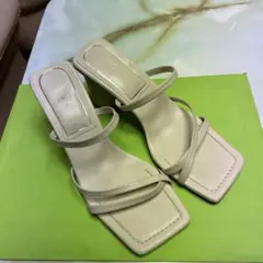 ZARA ストラップサンダル ベージュ 35のサムネイル