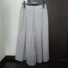 ライトグレー フレアパンツ