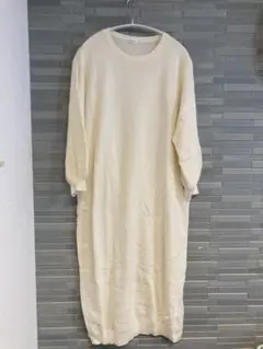 ハニーズ　ロングワンピース　ニットワンピース　秋服　白　ホワイト　秋ワンピ