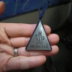 モンクレール　タグ　コートについていた飾り