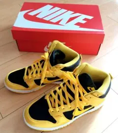 ウィメンズ ナイキ Dunk High 黒/黄色 24.0cm