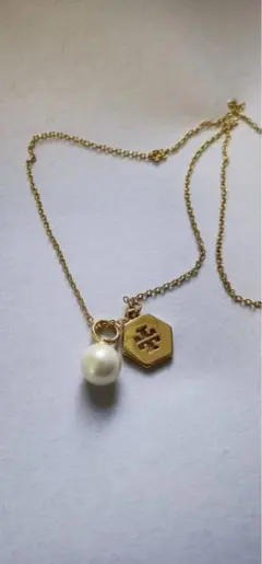 新品トリーバーチ　ゴールド 六角形ペンダント ネックレス