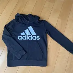 adidas ブラックパーカー 130サイズ