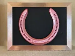 本物馬蹄　蹄鉄　スタンド付き　置物　ピンクメタリック