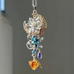 紫陽花と琉球ガラスの蓮ネックレス 宇宙 和風レジン ハーバリウム 浴衣