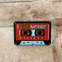 カセットテープ 赤 ピンバッジ ピンズ ブローチ レトロ