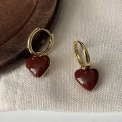 揺れる可愛いハートボルドー赤レッドゴールドピアスハンドメイド風チョコバレンタイン